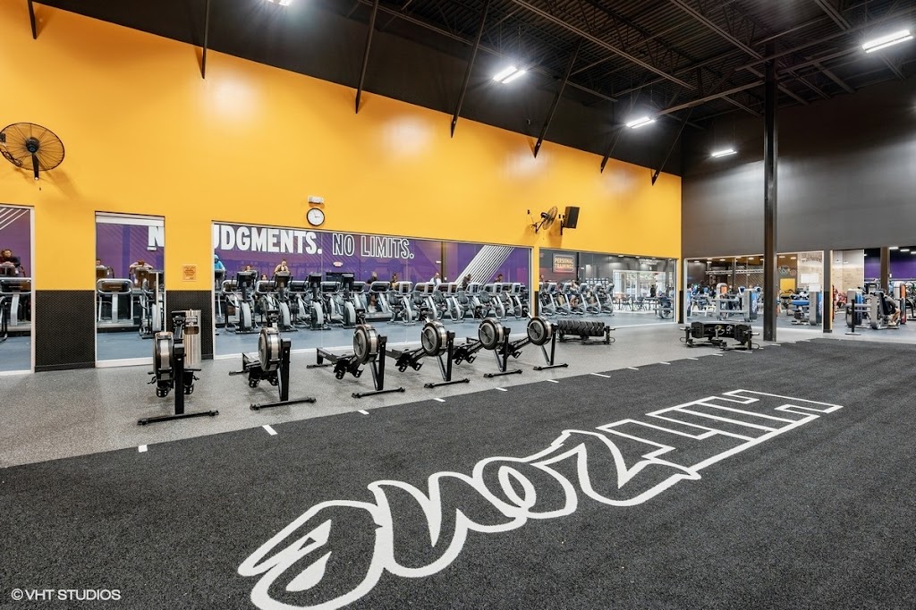  Crunch Fitness - Tucker