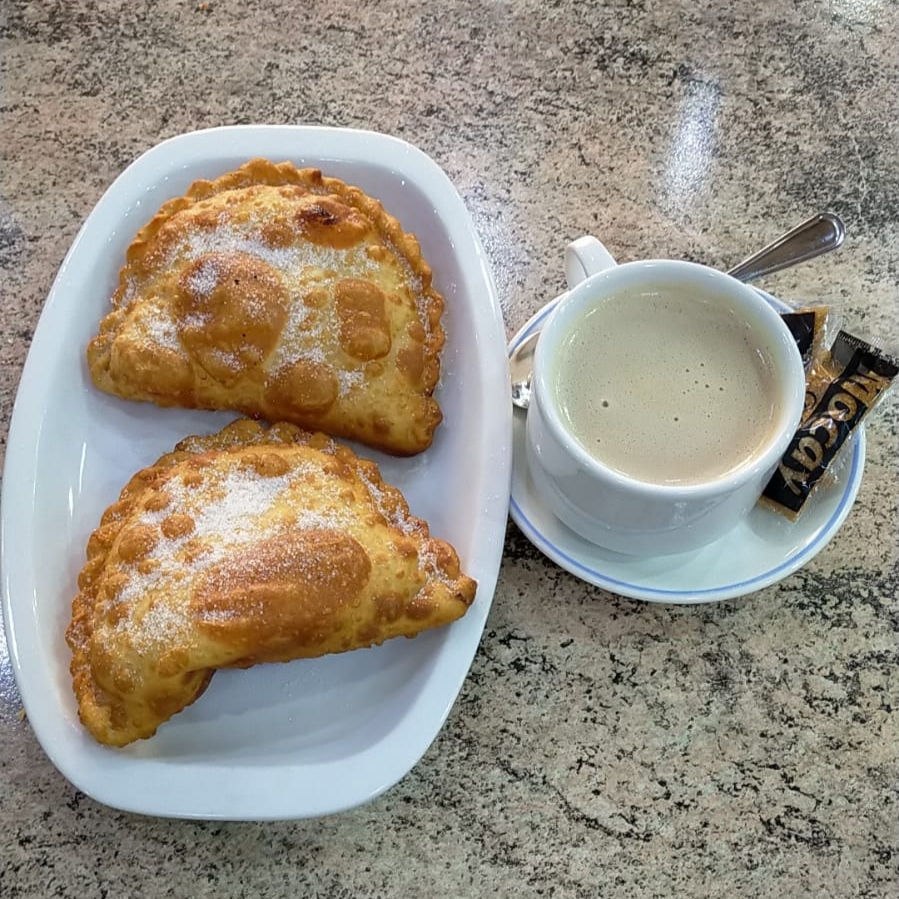BAR MOLI — Comida y bebida