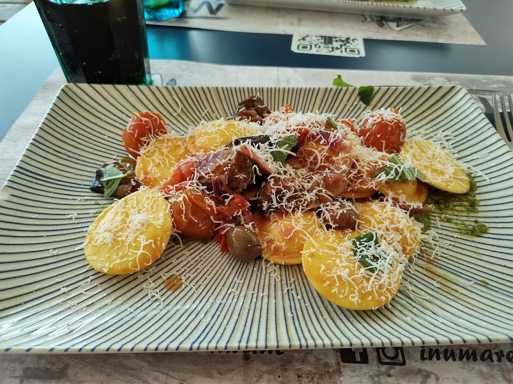 Amuni — Comida y bebida