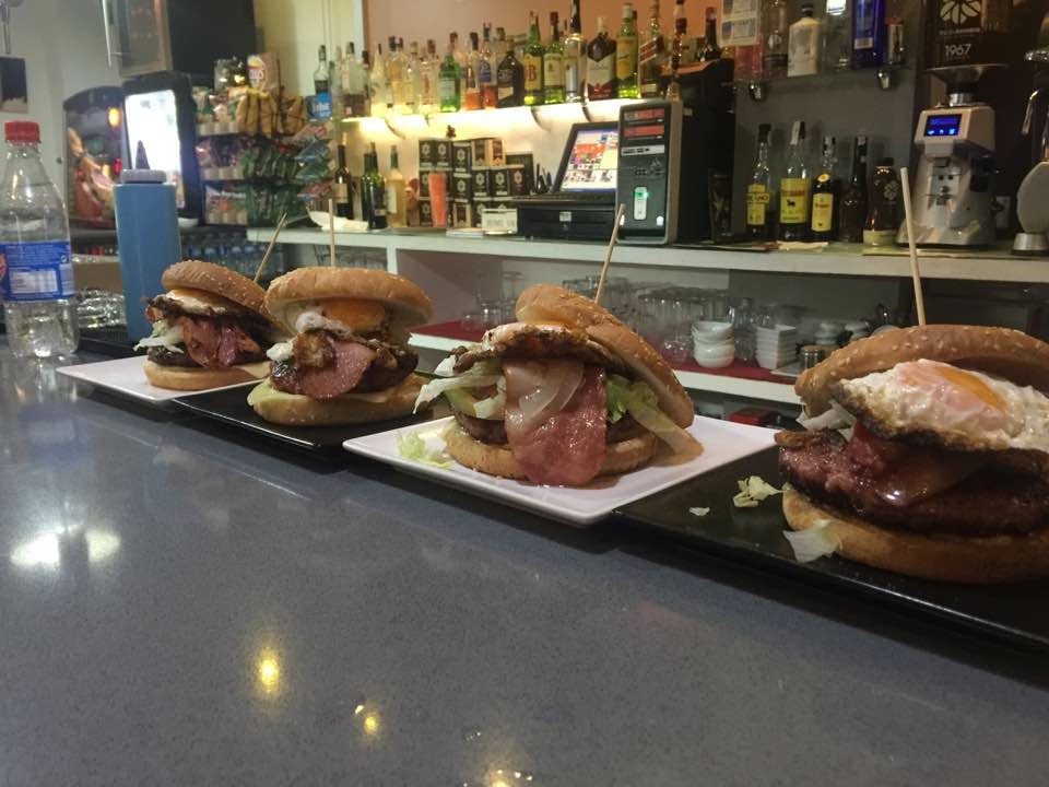 Restaurante Bocateria Tebeo — Comida y bebida