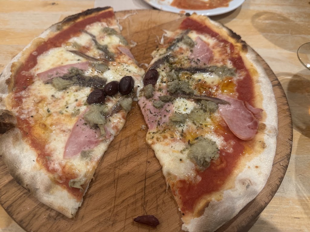 Pizzeria la Cupula — Comida y bebida