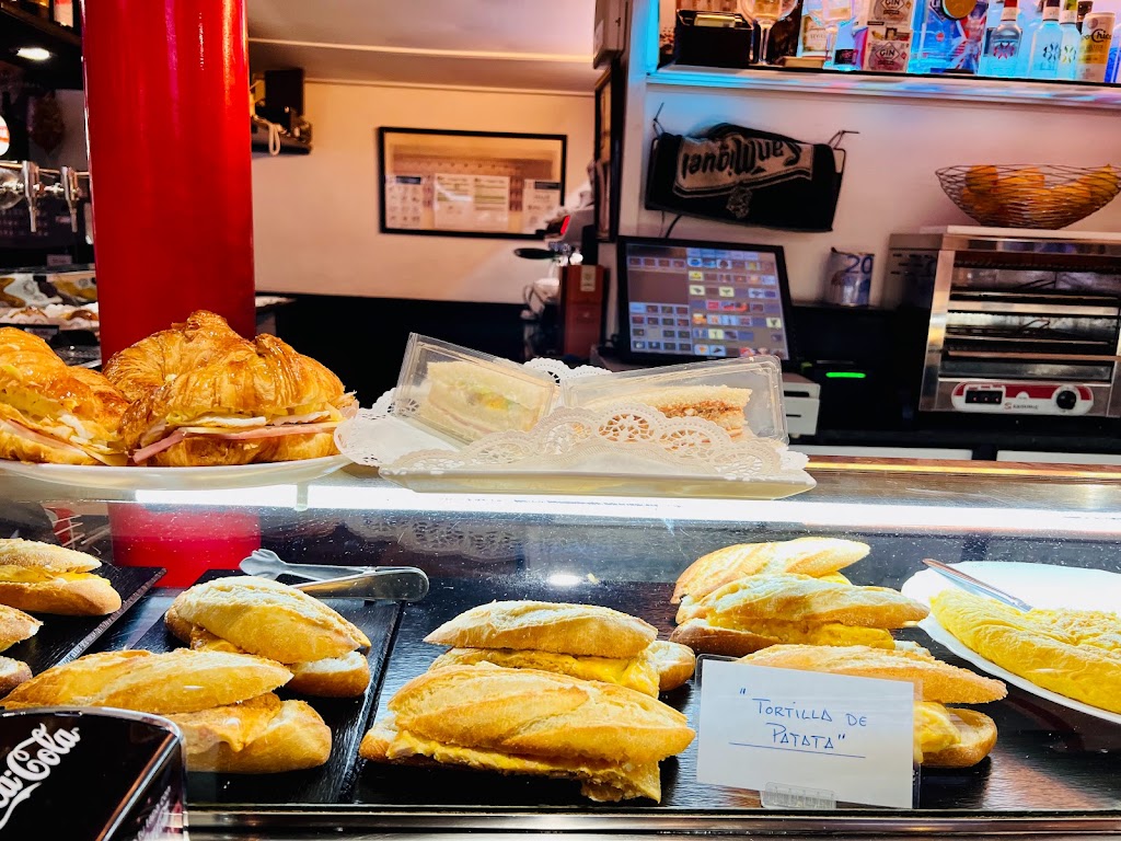 Cafe Opera — Comida y bebida