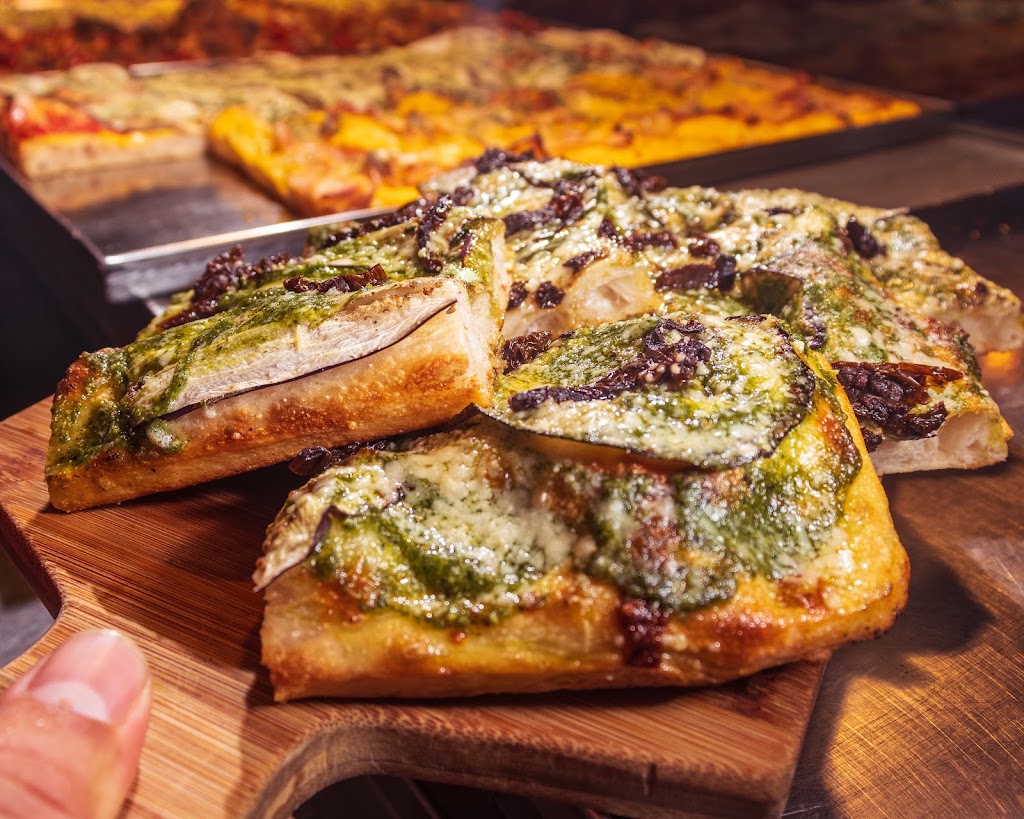 The Pizza Factory BENIDORM — Comida y bebida