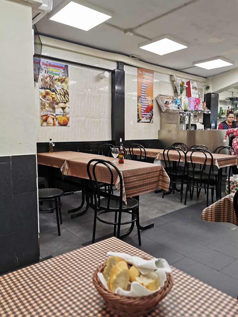 Restaurante Illimani — Comida y bebida