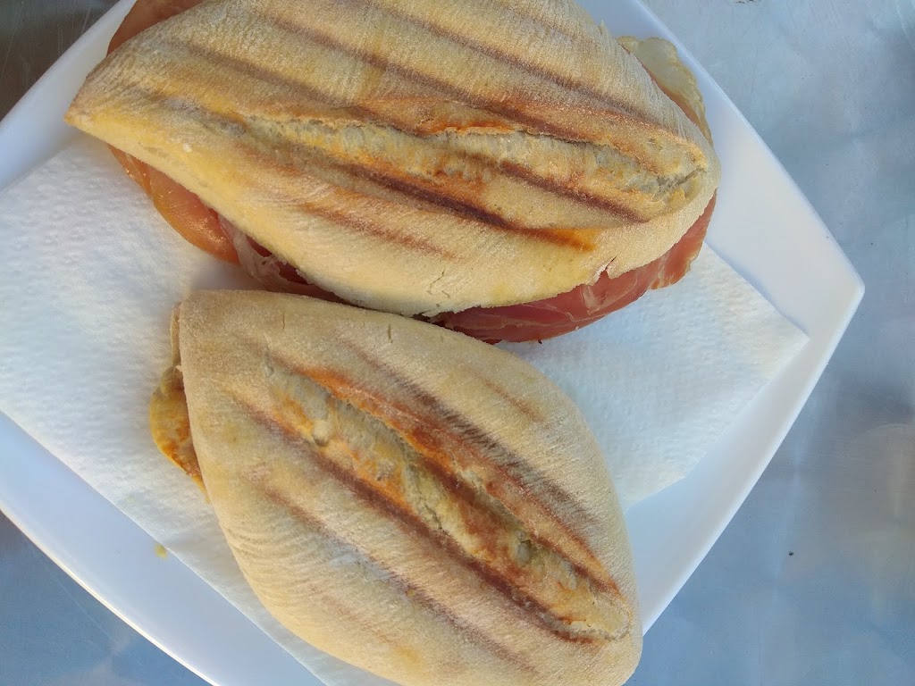 Bar La Aurora — Comida y bebida