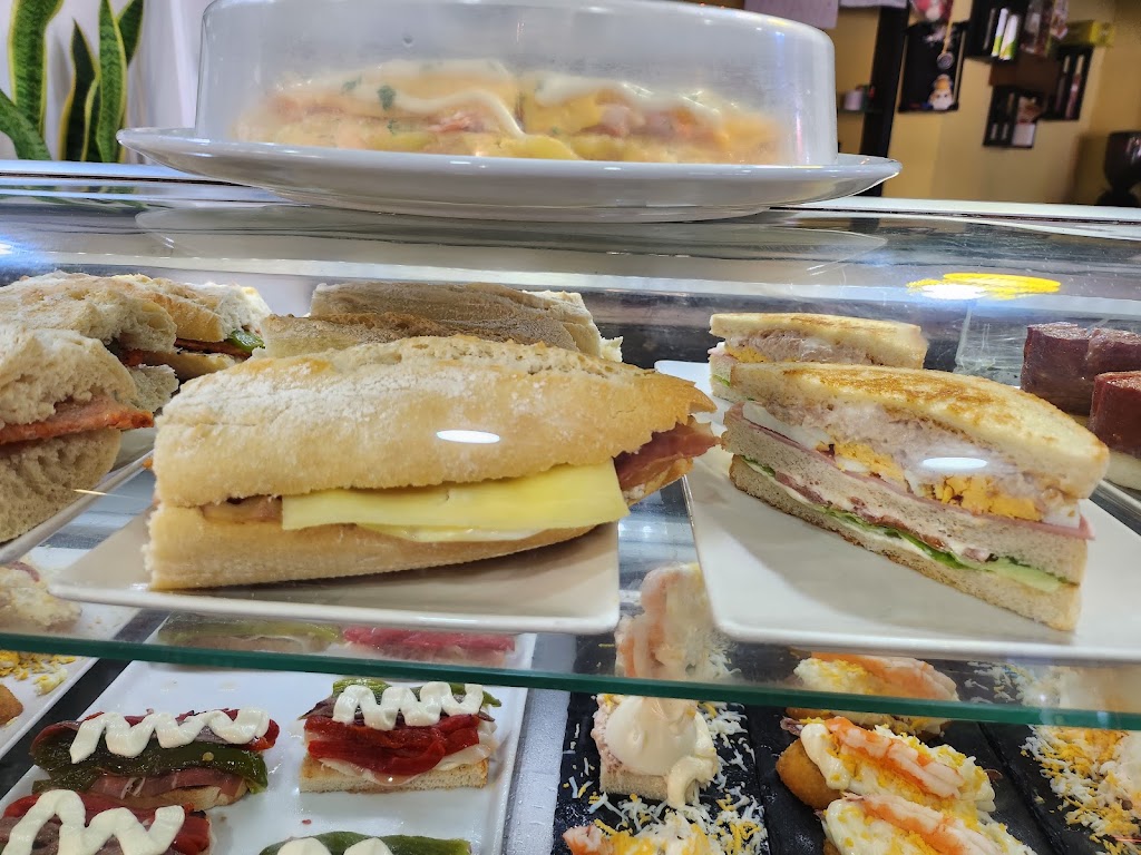 Bar The Candiless — Comida y bebida