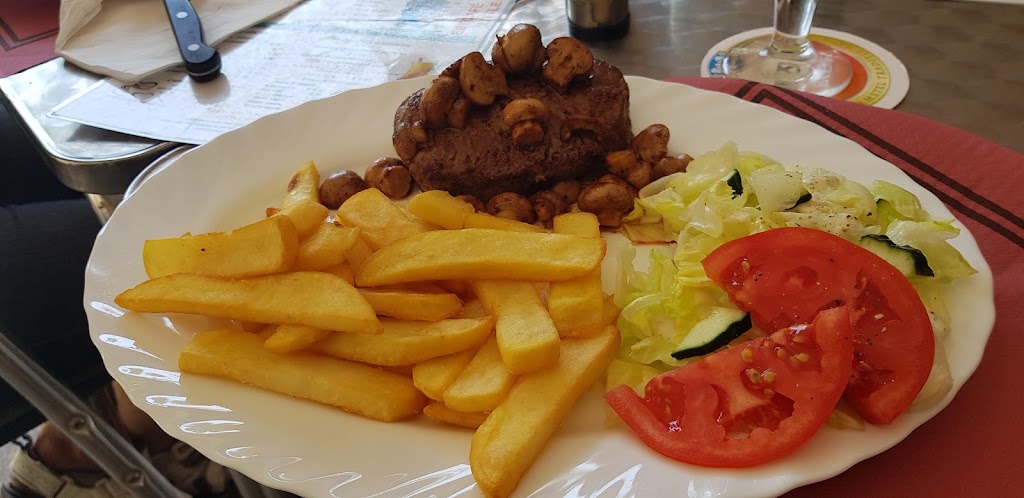 Cafe Restaurant 't Pleintje — Comida y bebida