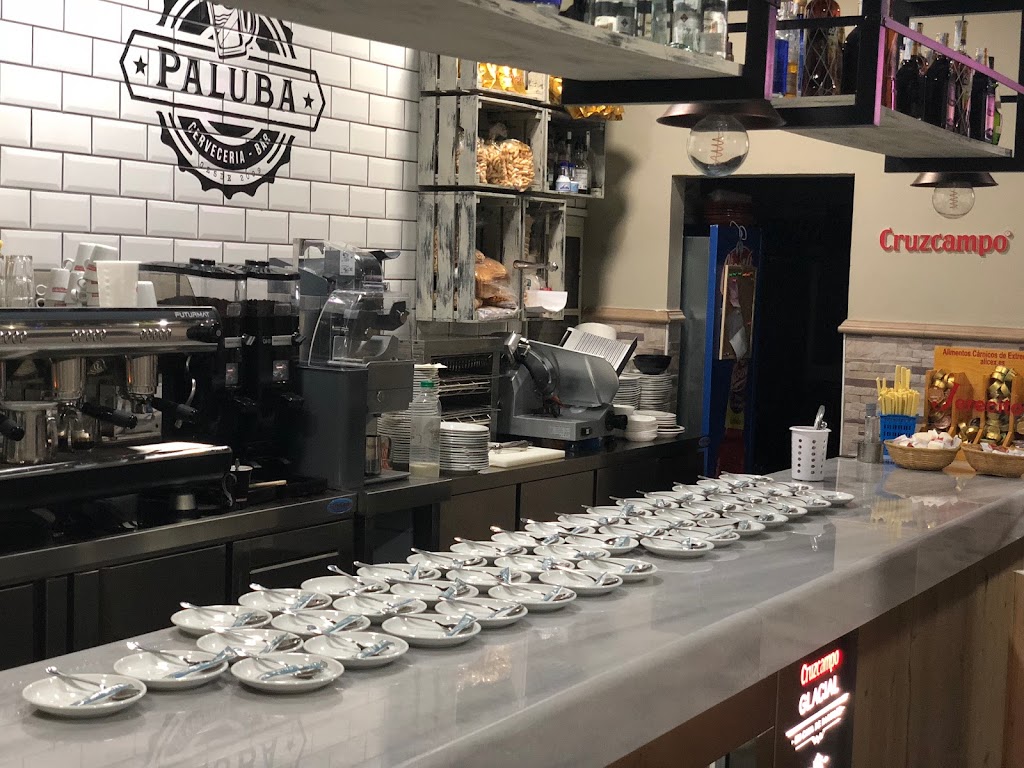 Cerveceria PINTAMONA Tapas & Burgers — Ambiente