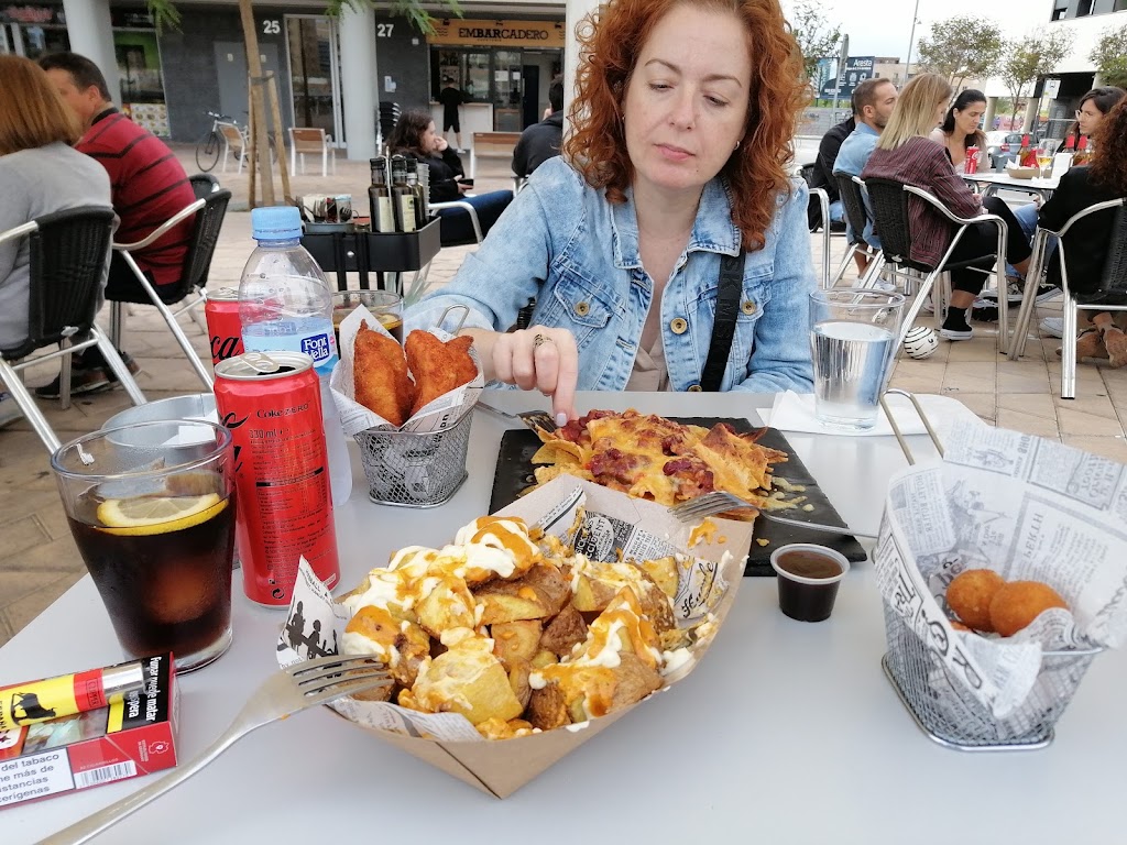 Bar Cafeteria Embarcadero — Comida y bebida