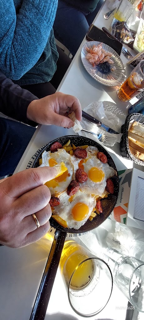 Casa An Ca Joaquin — Comida y bebida