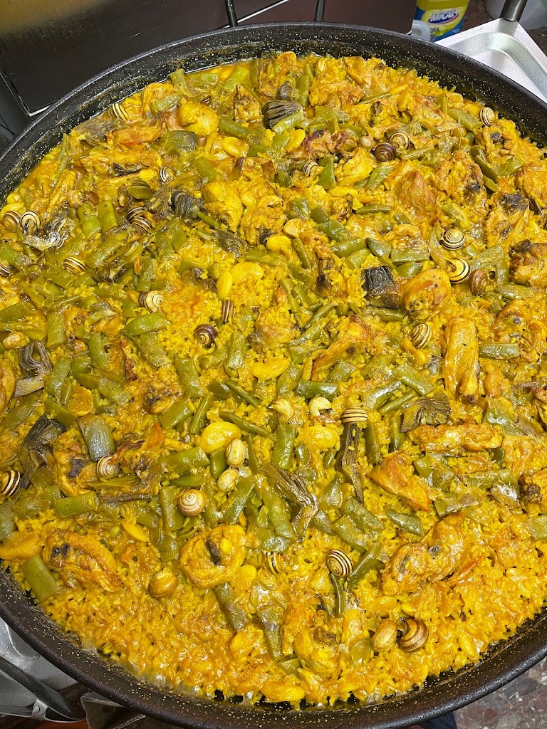 RAICES Bar & Heladeria — Comida y bebida