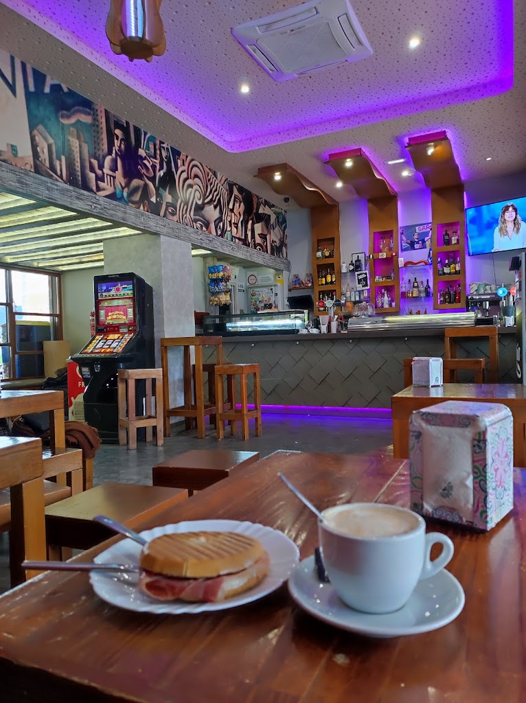 Bar La Galeria — Comida y bebida