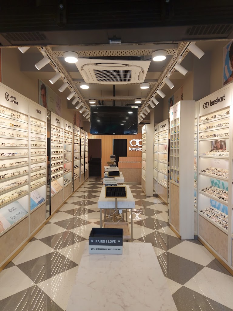 Lenskart Com Flagship Store At Residency Road Srinagar