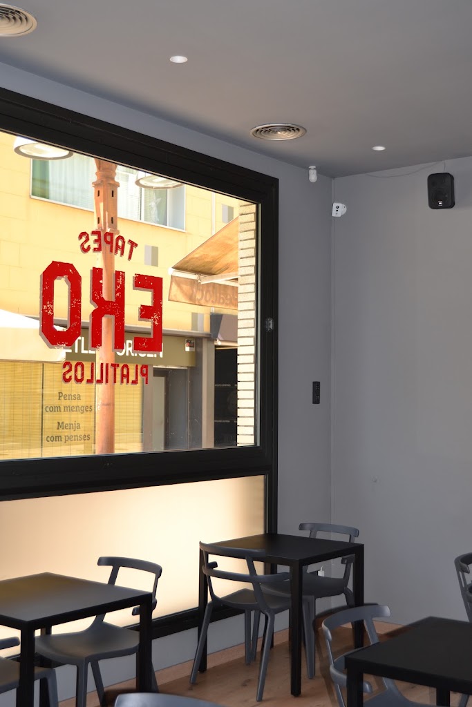 Eko Tapes i Platillos — Ambiente