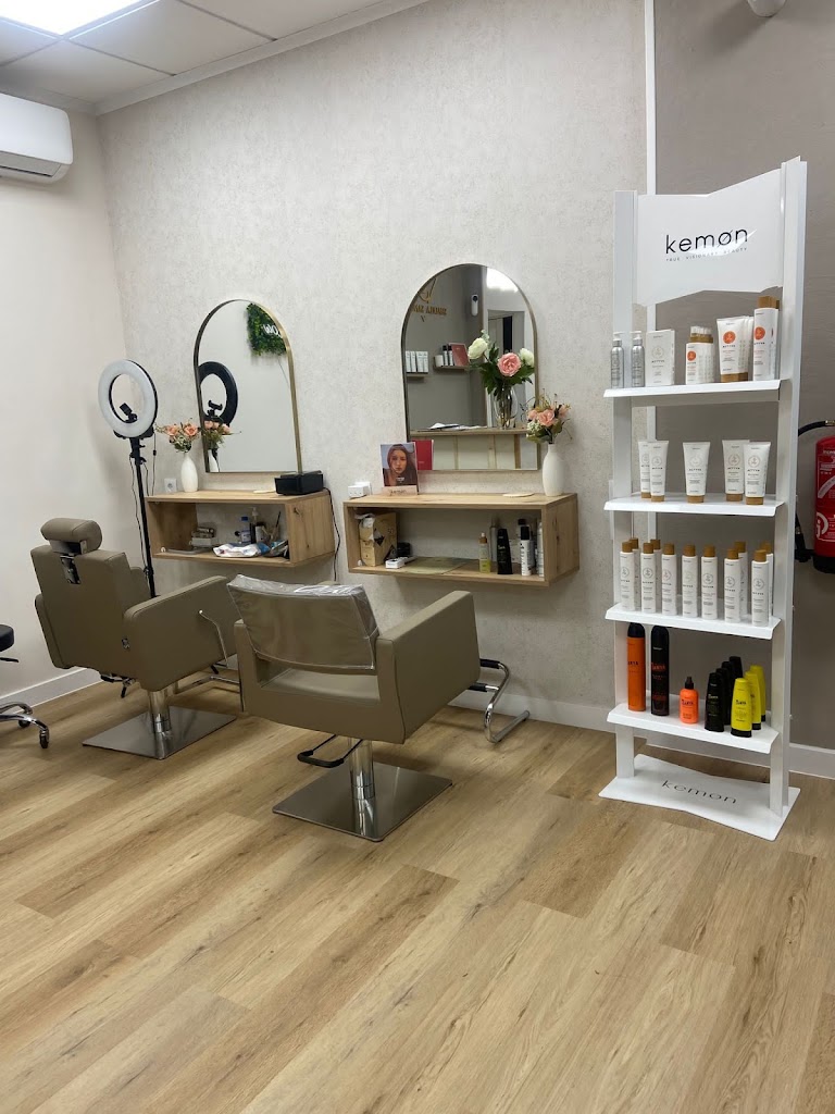 Shadila Sanchez Hair Room & Store — Del propietario