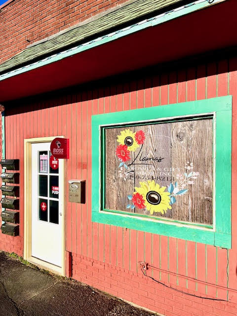 Llama's Flower & Gift Shop