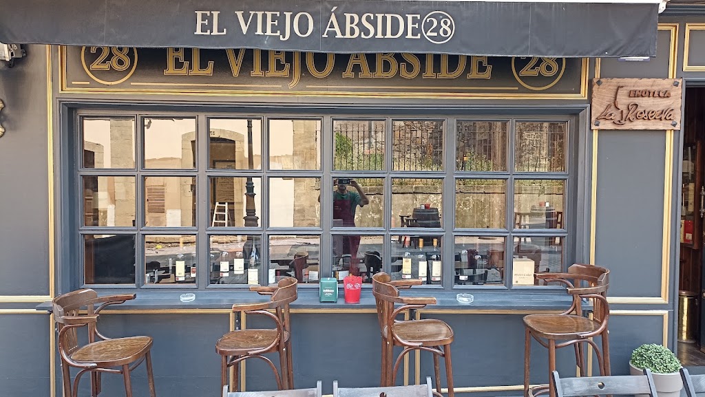 Enoteca La Reserva El Viejo Abside — Ambiente