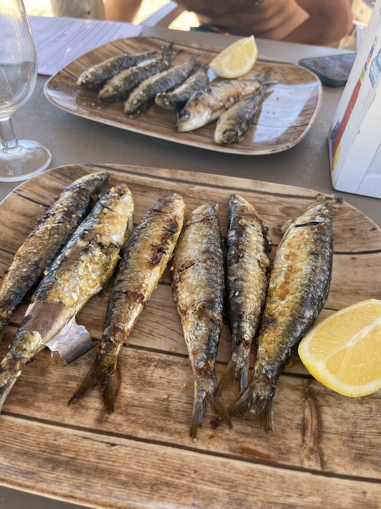 Chiringuito Fuguilla Beach — Comida y bebida