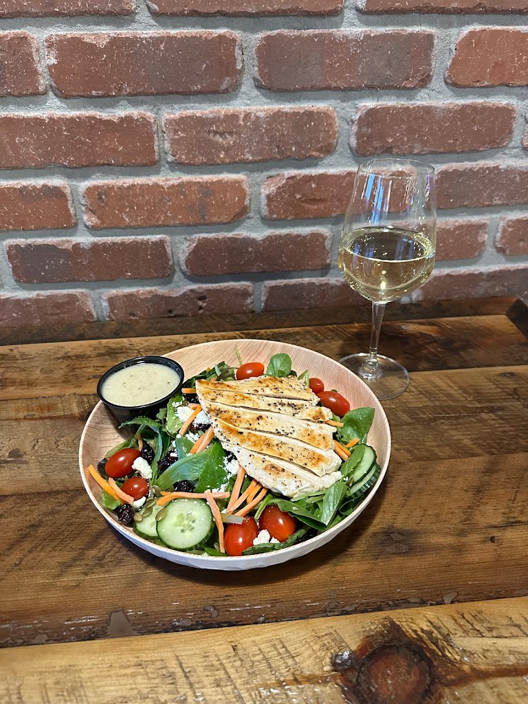  Powell's on Round Lake