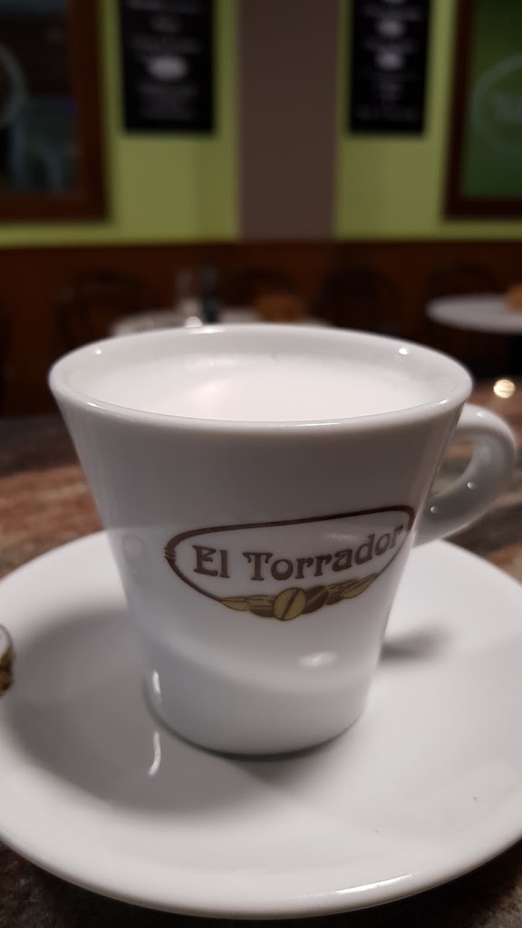 Cafeteria El Torrador — Comida y bebida