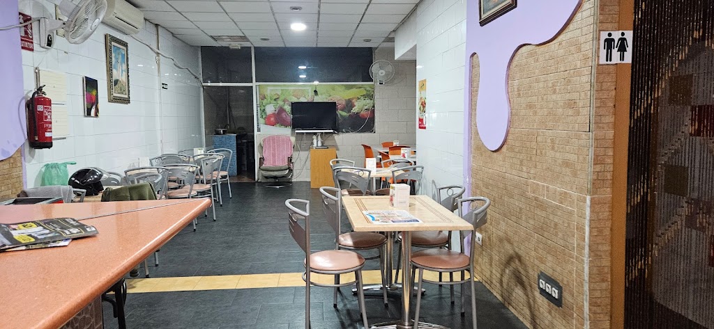 DONER KEBAB HOUSE & Pizzeria — Ambiente