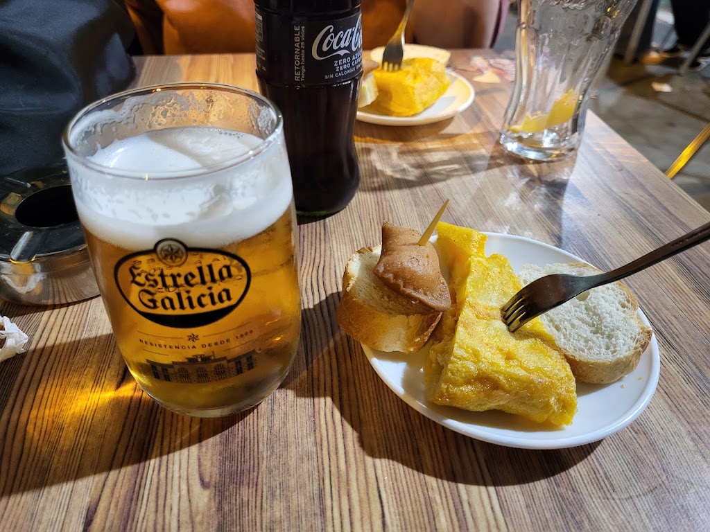 Bar Auditorio 27 — Comida y bebida