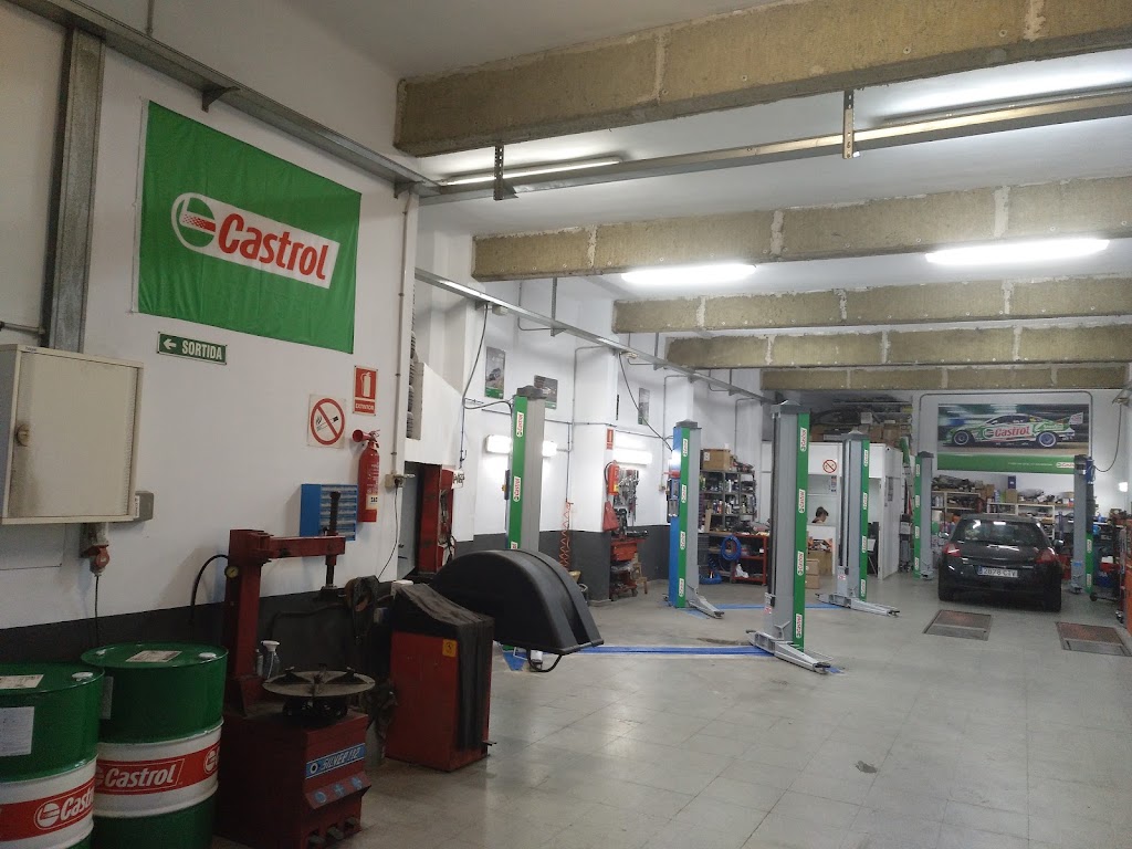 Castrol Service ERIC GARATGE — Interior