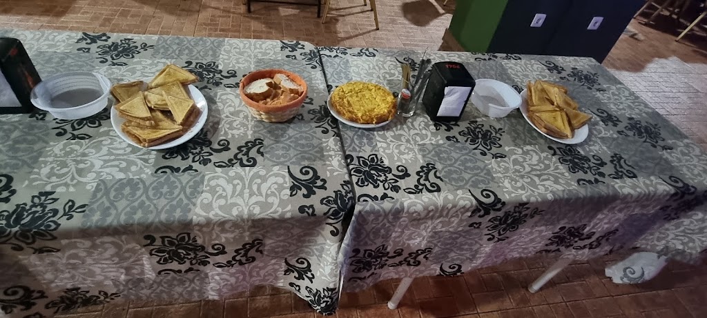 Cafe Bar Uno + — Comida y bebida
