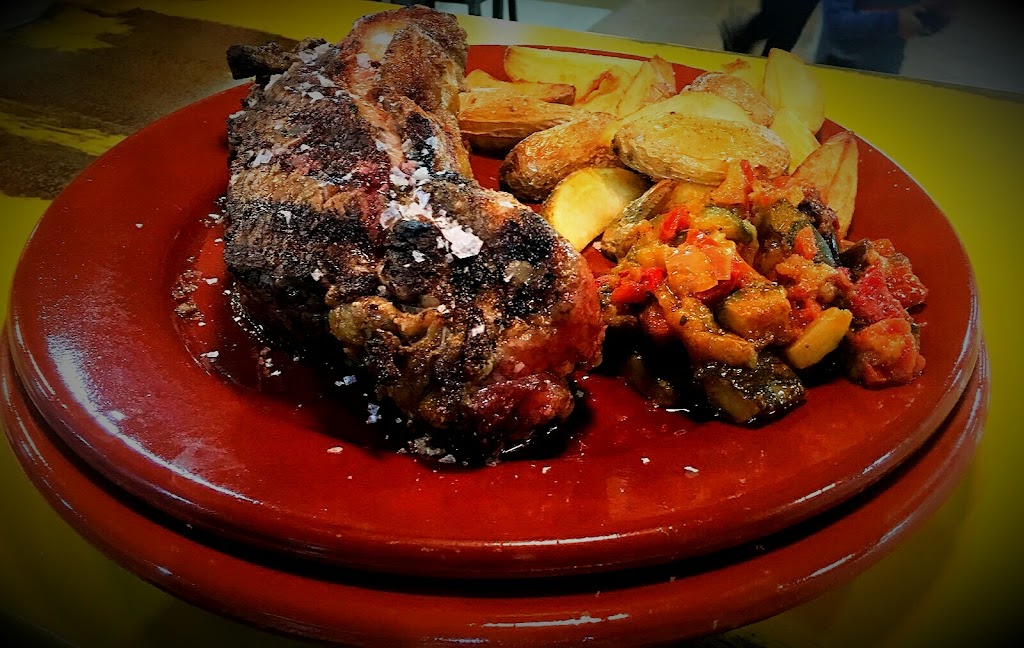 La Enamora Braseria — Comida y bebida