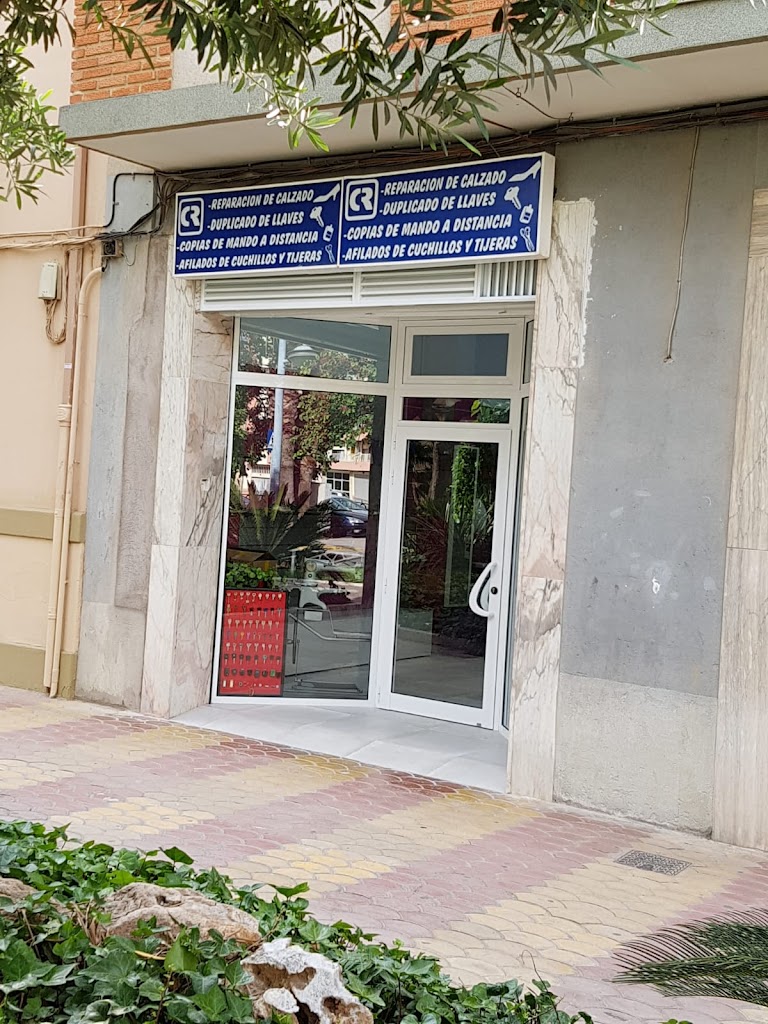 CR-Reparacion de Calzado y Duplicado de Llaves