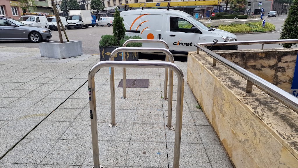 Bici parking Pl. San Miguel — Estacionamiento