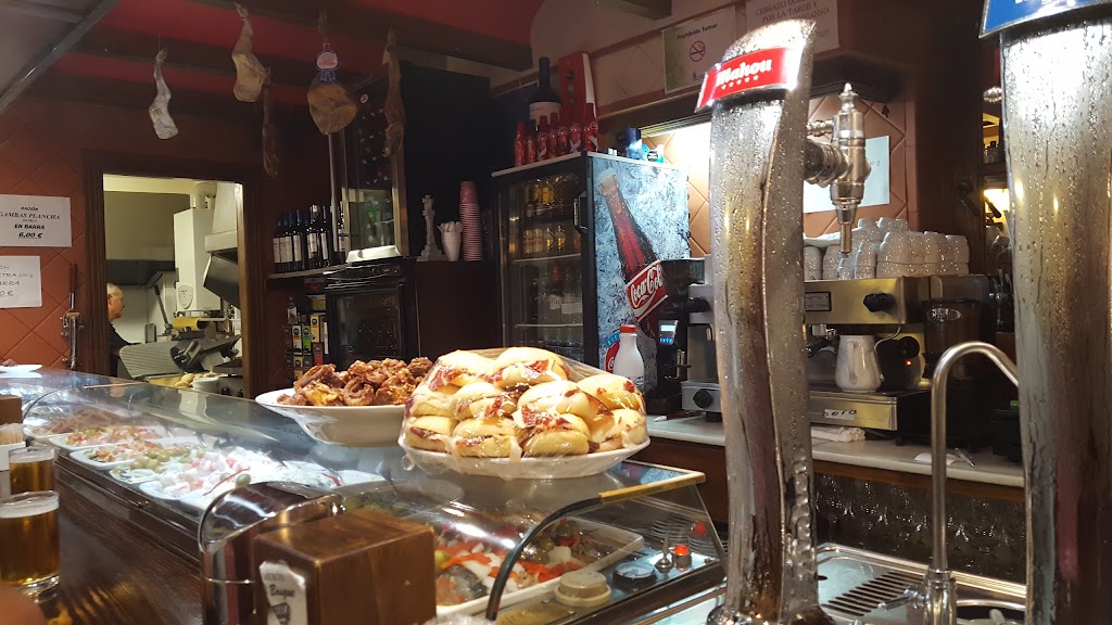 Meson El Bosque — Comida y bebida