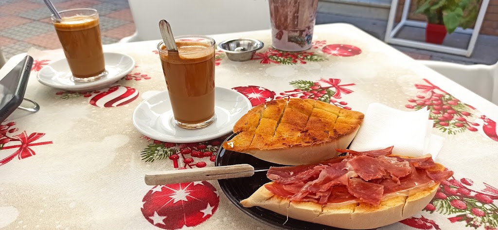 Bar Giralda — Comida y bebida