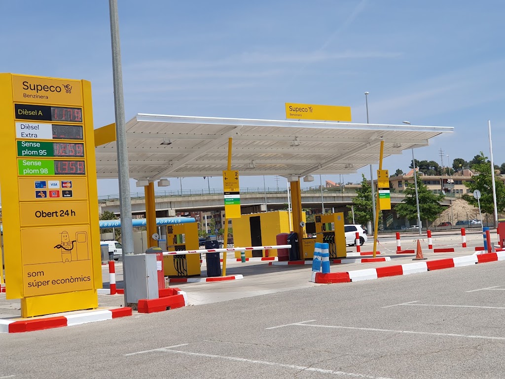Gasolinera SUPECO — Surtidor de combustible