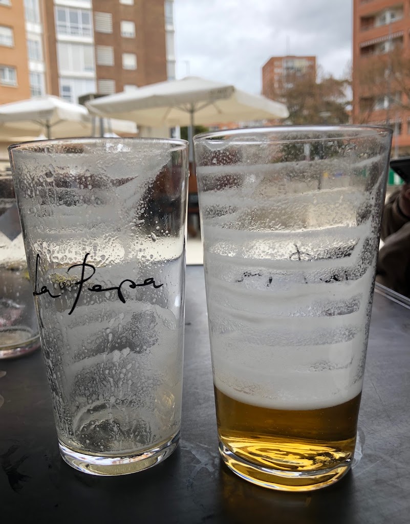 Cafe bar LA PEPA — Comida y bebida