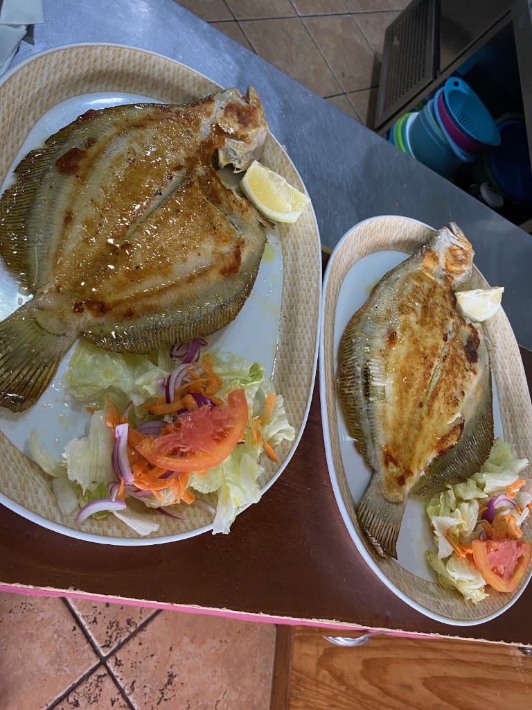Bodegon Abuelo Chaves — Comida y bebida