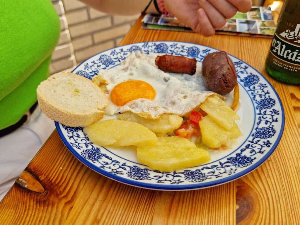 Bar "La Cabana" — Comida y bebida