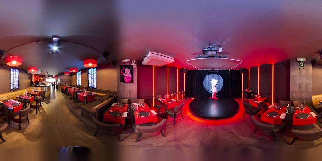 Queenz Music Bar — Escenario