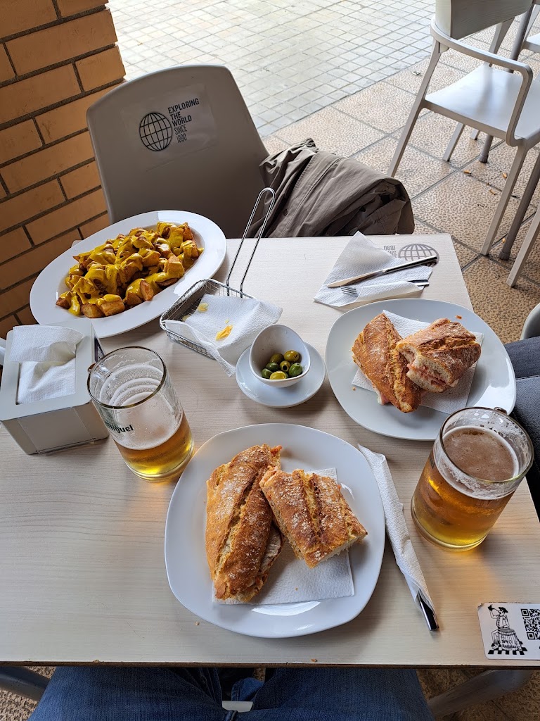 Restaurante tapeo andaluz — Comida y bebida
