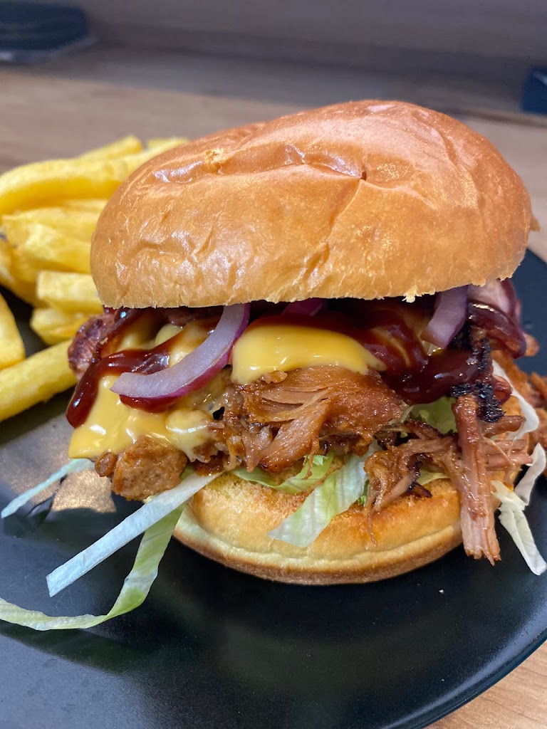 Nolo's — Comida y bebida
