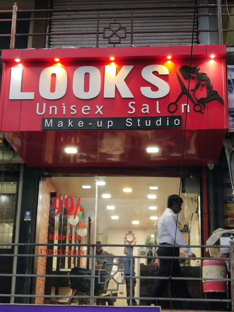 Looks Unisex Salon Make Up Studio