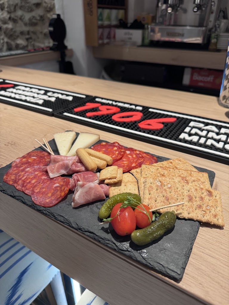 U Gallet — Comida y bebida