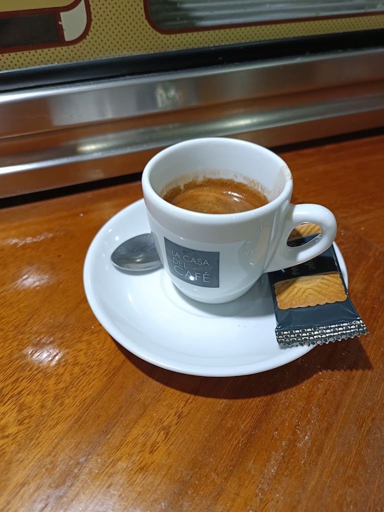 Bar restaurante Koishta — Comida y bebida