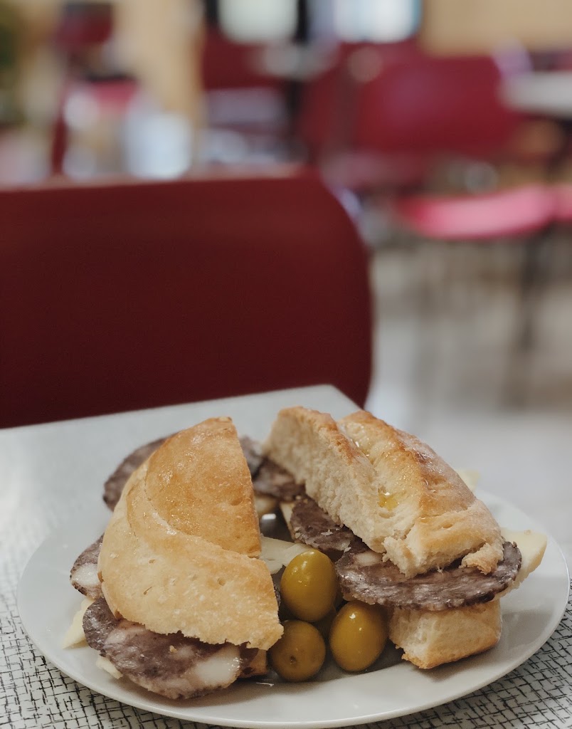 Bar Isleno — Comida y bebida