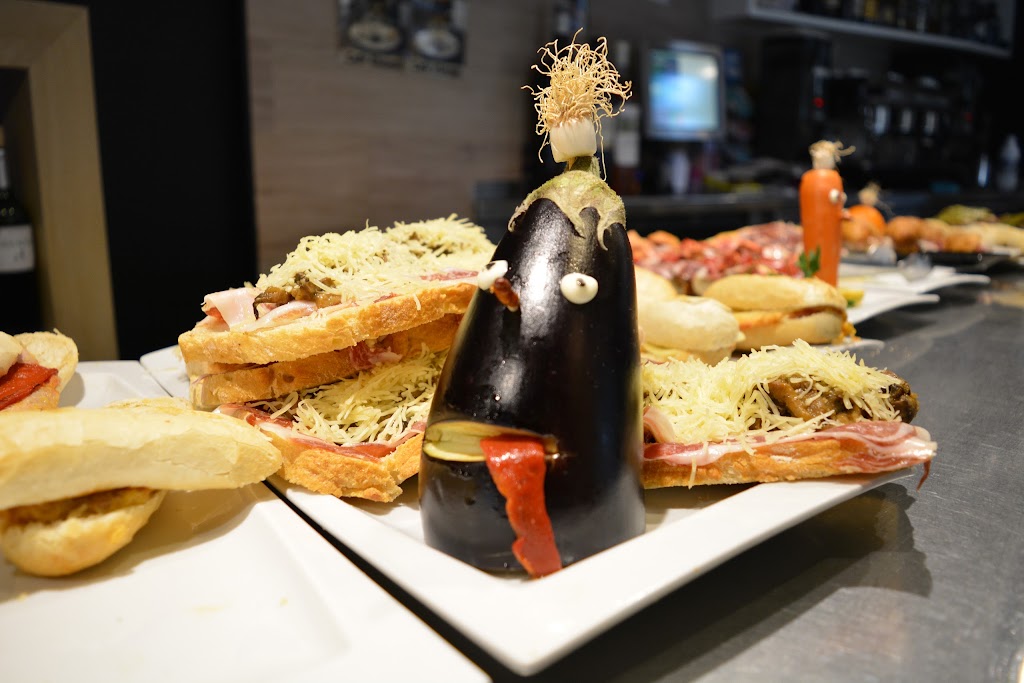 Bar Lasarte — Comida y bebida
