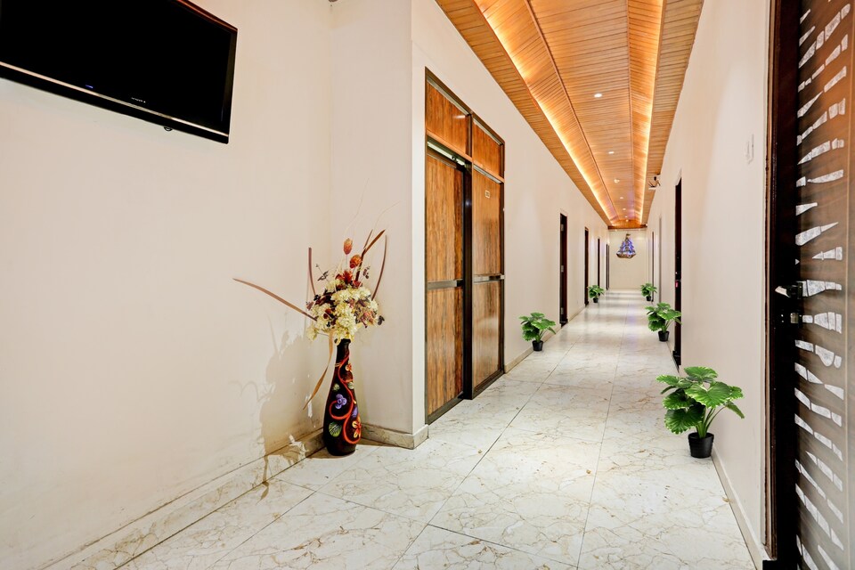 Oyo Hotel Nirvana Lodging And Boarding