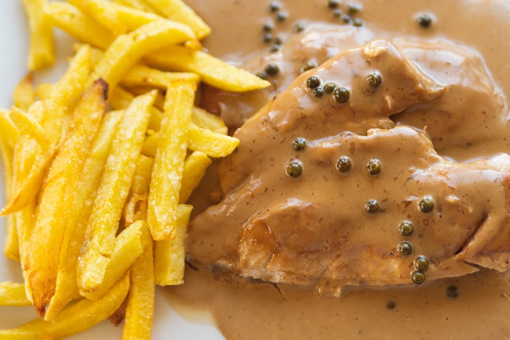Restaurante La Dorada — Comida y bebida