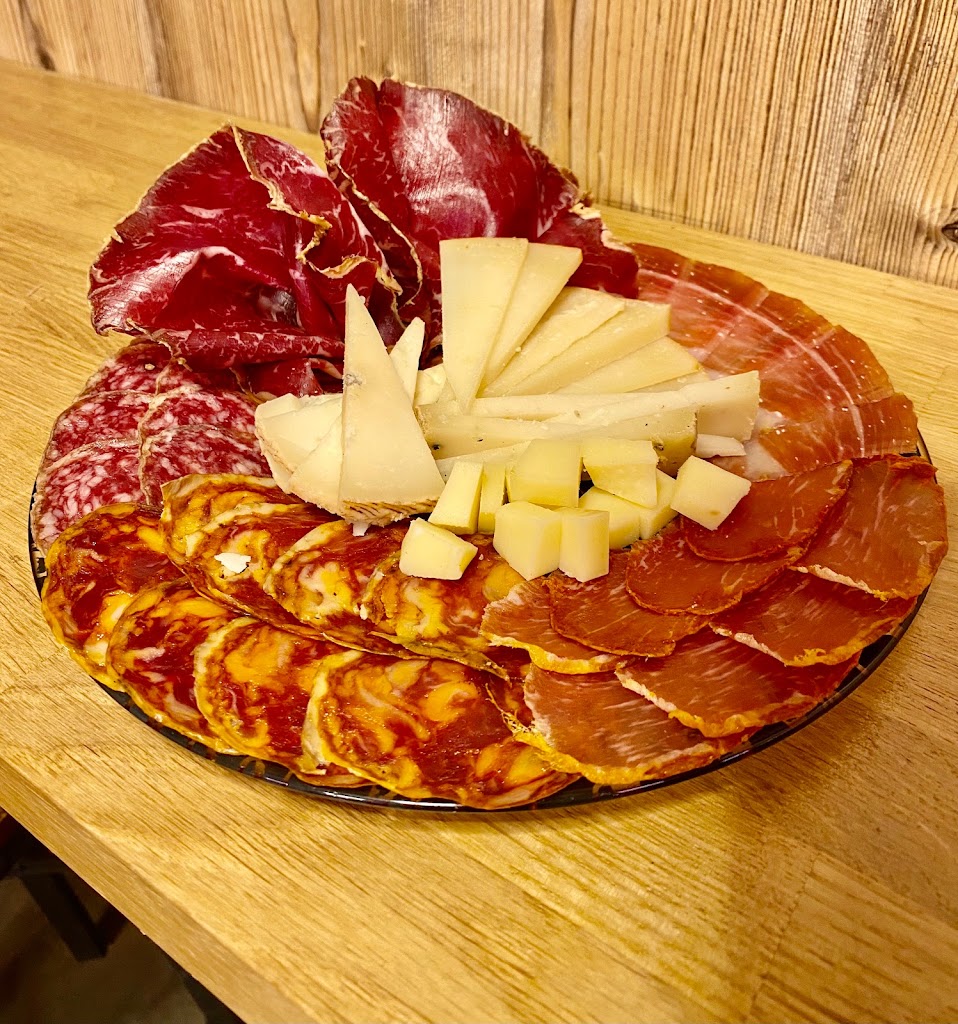 La Placeta by Jordi Subirats — Comida y bebida