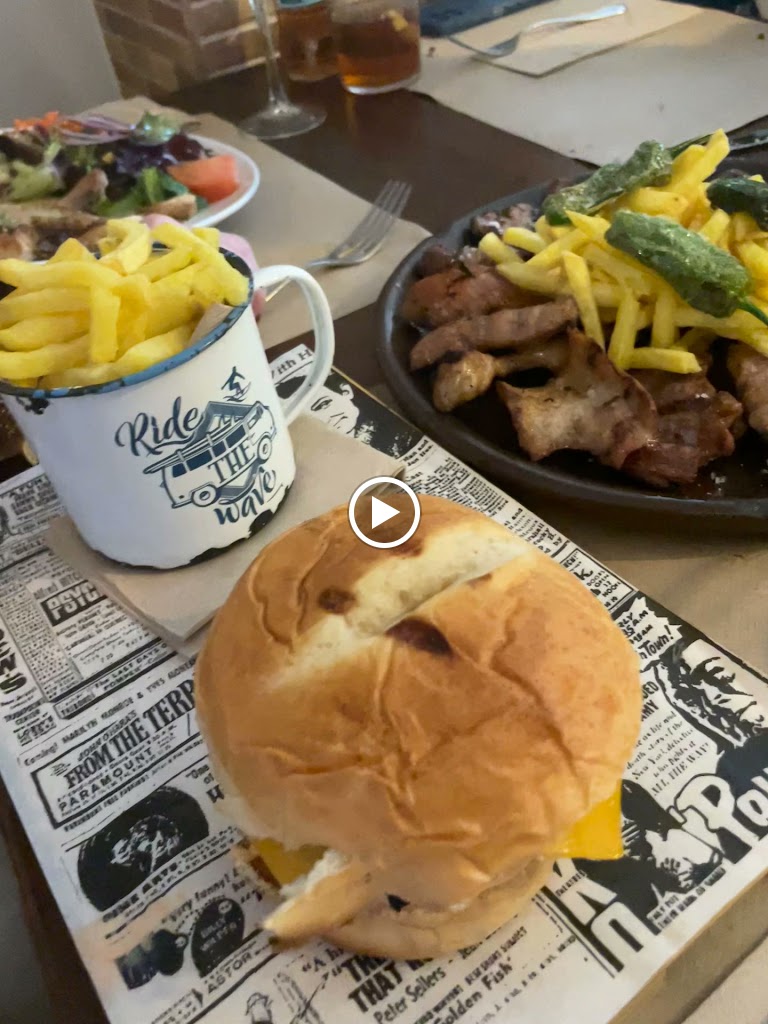 Restaurante LA CAYENA — Videos