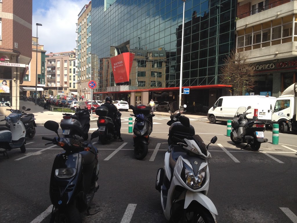 Aparcamiento Motos Centro Comercial Los Fresnos